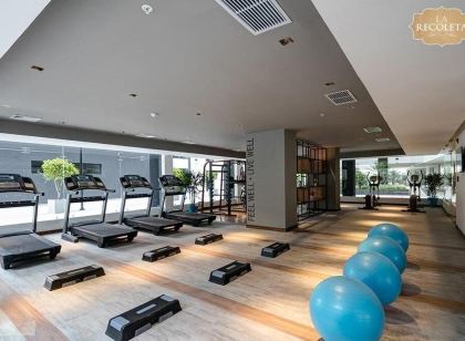 Rare Gem! Indoor Pool, Rooftop, Center of the City