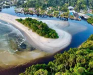 Paradisiac House in Barra do Una, in front of the beach, with access to boats. Hotel a Barra do Una