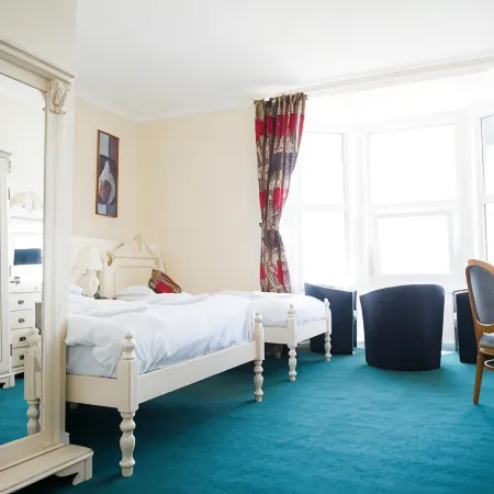 Queensbridge Hotel