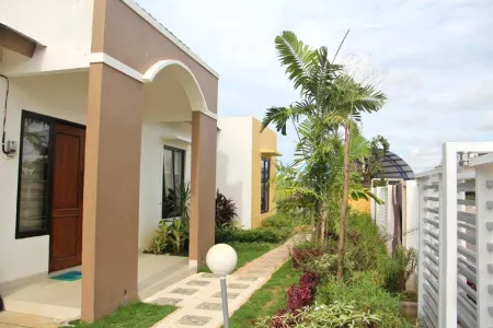 Pelangi Guesthouse Belitung 10 Отели в г. Pangkal Lalang