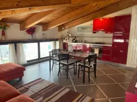 義大利基亞瓦里帶停車位的舒適閣樓公寓