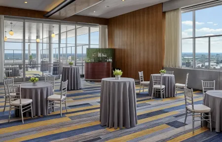 Loews Philadelphia Hotel Отели рядом с достопримечательностью «Пеннс Ландинг»