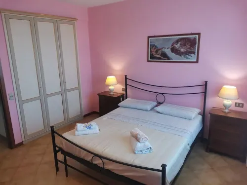 Camellia cottage a 4-minute drive away from public swimming pool for a fee