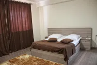 شقق ورحلات كروس - غرفة مطلة على الجبل