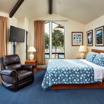 Seaport Village Inn, Avalon