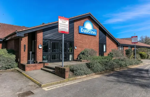 葛特納格林M74温德姆戴斯酒店