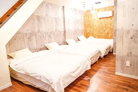 One Hostel&Standing Bar Отели рядом со станцией JR Higashi-Himeji Station