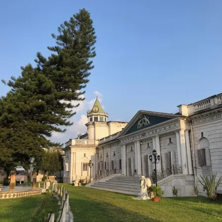 Cossimbazar Palace of the Roys ( Rajbari)