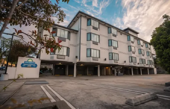 Days Inn by Wyndham Monterey Downtown