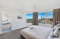 Beachside Resort Kawana Waters - balcony