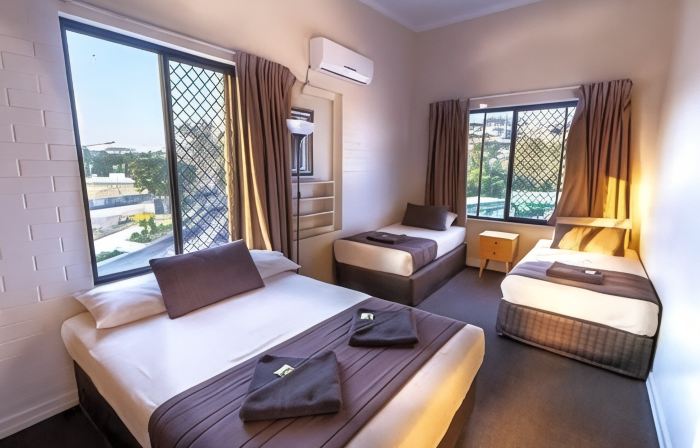 Kingsford Riverside Inn