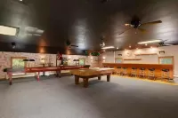 Large Group Retreat w/ secluded party room and private pool