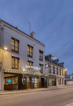 Brit Hotel Les Voyageurs Отели в г. Лудеак