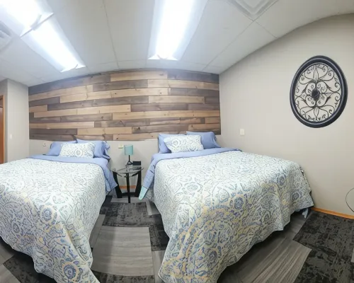 Labrador Lodge! Relax and Enjoy! 4 Main + ADD-on Bedrooms and Gathering Room Hotels in Brown County