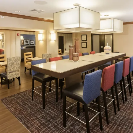 Hampton Inn Buffalo-Airport/Galleria Mall Отели рядом с достопримечательностью «Macy's  (Walden Galleria)»