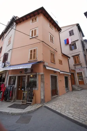 Villa Tuttorotto Отели рядом с достопримечательностью «Fountain on Main Square»