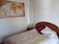 DETACHED COUNTRY HOUSE WEEKLY RENTAL PLOT 2400 M2 WOODED FENCED Hotel a Barjac