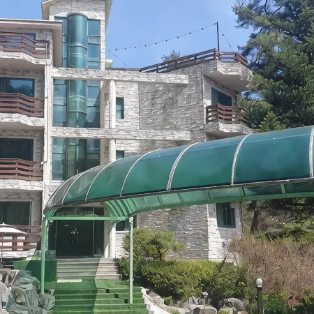 Jecheon Pentel House Отели рядом с достопримечательностью «Храм Тэдоса»