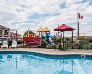 Econo Lodge at the Falls North - Pools