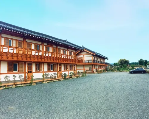 GyeongJu Ran HAN-ok Hotels near Baedong Standing Stone Buddhas