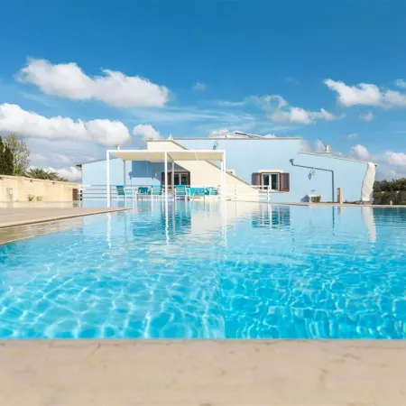 673 Villa con Piscina a Ruffano Gallipoli Отели в г. Руффано