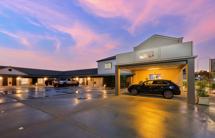 Breakout Motor Inn