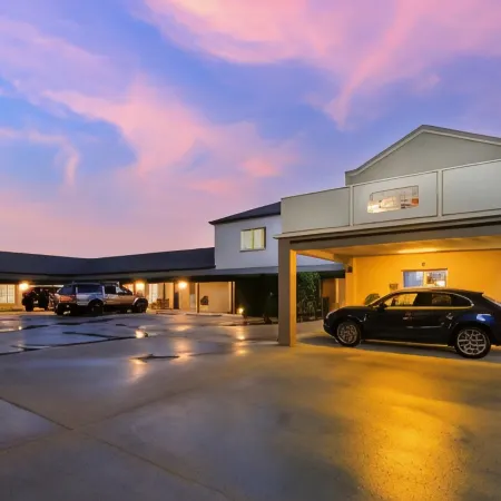 Breakout Motor Inn