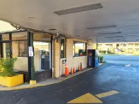 MOTEL EDGEBROOK CHICAGO NORTH SHORE  BY OYO - Bãi đậu xe