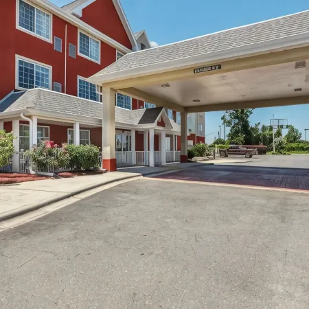 Econo Lodge Inn & Suites
