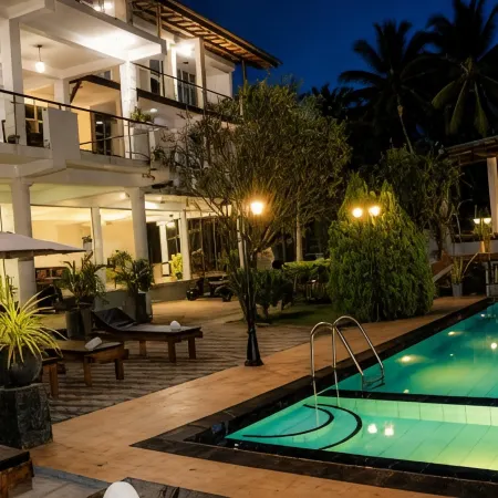 Queens Beach Hotel