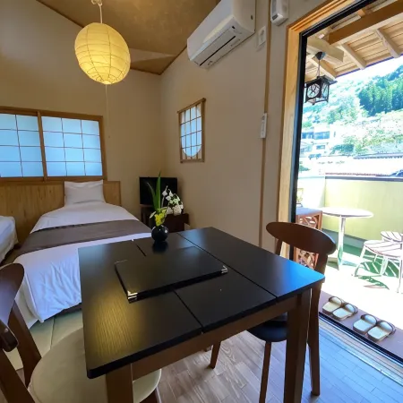Yufuin Onsen Hotel Poppoan Отели рядом с достопримечательностью «Винодельня «Юфуин»»