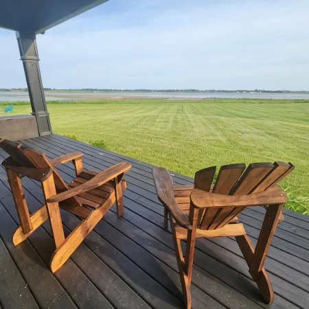 Cozy Waterfront Country Home w/game room. Close to all amenities!
