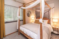 Cozy Mountain Retreat: Hot Tub, Game Room, Gym/Sauna, Perfect for Fall Getaways