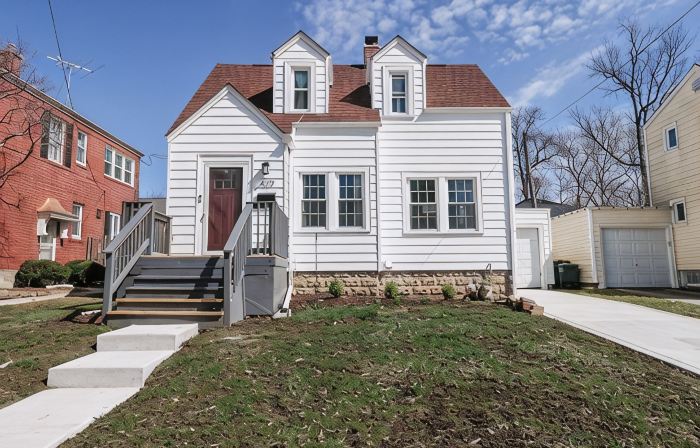 Downtown 2 BR Cottage w/ King Bed