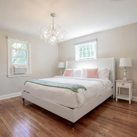 Family Cottage with 4 King Beds