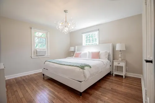 Family Cottage with 4 King Beds