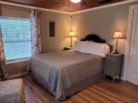 The Compass, Entire House with World Travelers Theme near TSU