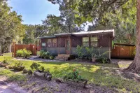 Charming 2-bedroom bungalow in fabulous Homosassa with AC, WiFi - 2-Star