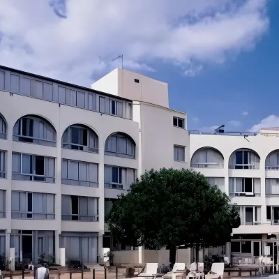 Résidence New Rochelle Hotels near Excelia Group