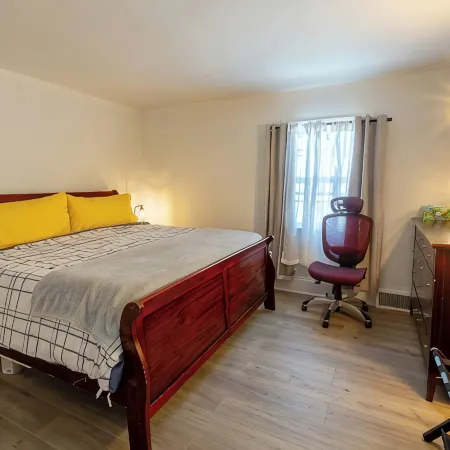 Family Home-Sleeps 8-Spacious 3Br-Free Parking-8 Min to PHL