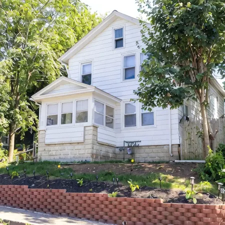 Entire Private Apartment w/Patio and Big Driveway.