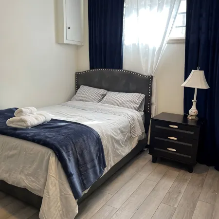 Cozy & Modern 3BR Lower Unit I Private Entrance, Laundry, Fridge Microwave