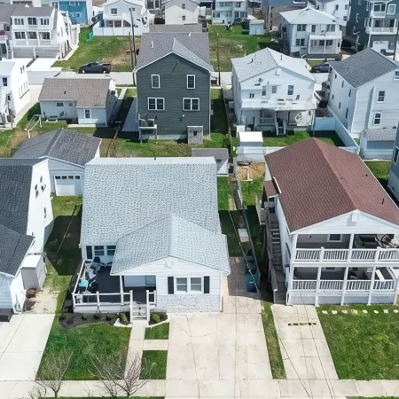 Newly Renovated Condo 2 Bd/1Bth - 1.5 Blocks to Beach