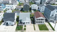 Newly Renovated Condo 2 Bd/1Bth - 1.5 Blocks to Beach