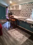King Bed, Screened in Porch, Kitchen, Shower, Wifi, Roku, Near Ratcliff Lake
