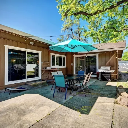 Relax & Refresh Family Pool House w/ BBQ