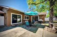 Relax & Refresh Family Pool House w/ BBQ - Homestays