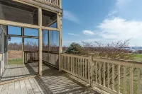 Spacious 4-bedroom overlooking Singer Castle including boat slip on the river - 4-Star