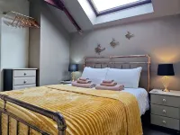 1 bedroom barn conversion on smallholding with alpacas, goats and pigs