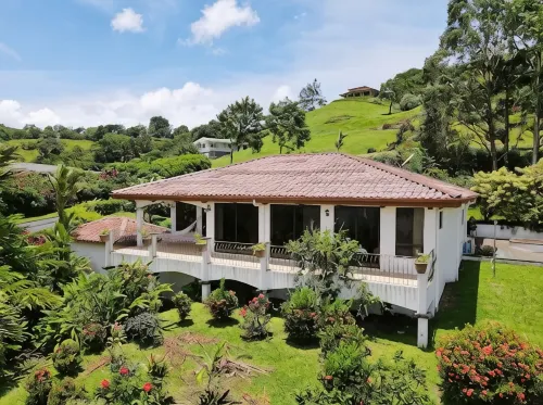 Stunning Views of Lake Arenal & Volcano in Secure Safe Gated Vacation Community - Wifi